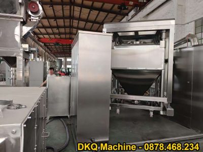 Máy xay sinh tố phễu nâng hoàn toàn tự động Điều khiển PLC Tính đồng nhất cao cho sản xuất dược phẩm GMP